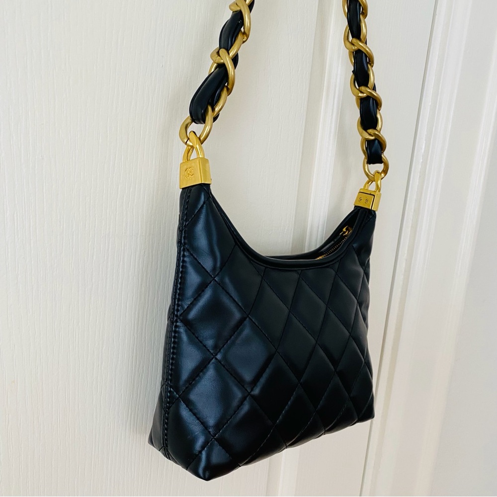 New in Box Chanel Makeup GWP Black Quilted Faux Leather 24A Hobo Shoulder Bag - Picture 9 of 13